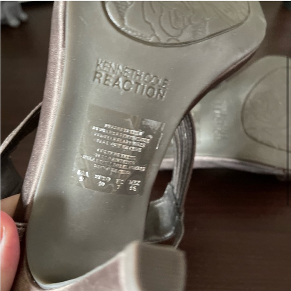 Kenneth Cole Reaction Sandals (9) - Picture 3 of 9